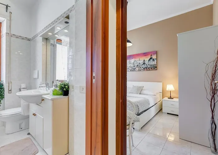 Karolina's Home, 2-bdr At Vatican Рим