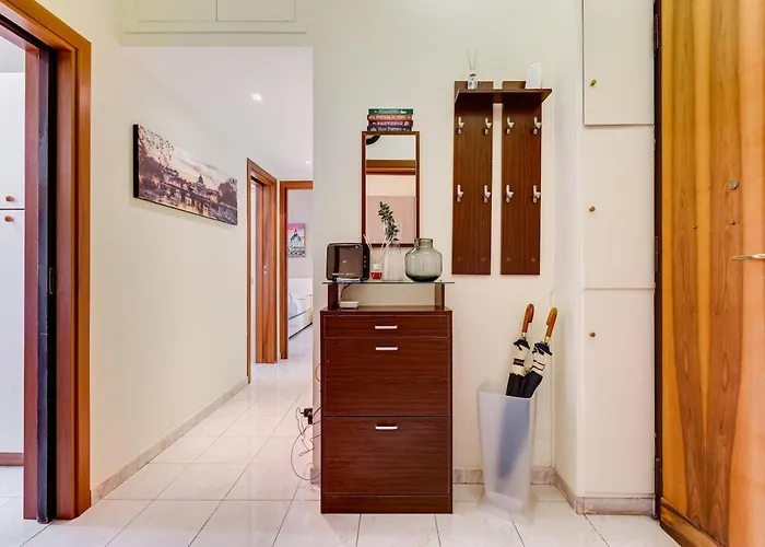 Karolina's Home, 2-bdr At Vatican *