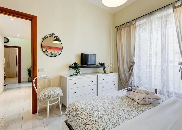 Karolina's Home, 2-bdr At Vatican * Рим