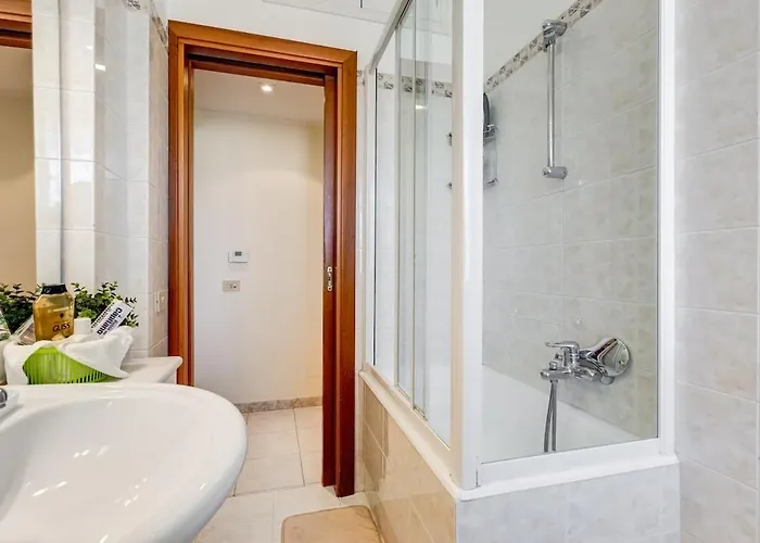 Karolina's Home, 2-bdr At Vatican *