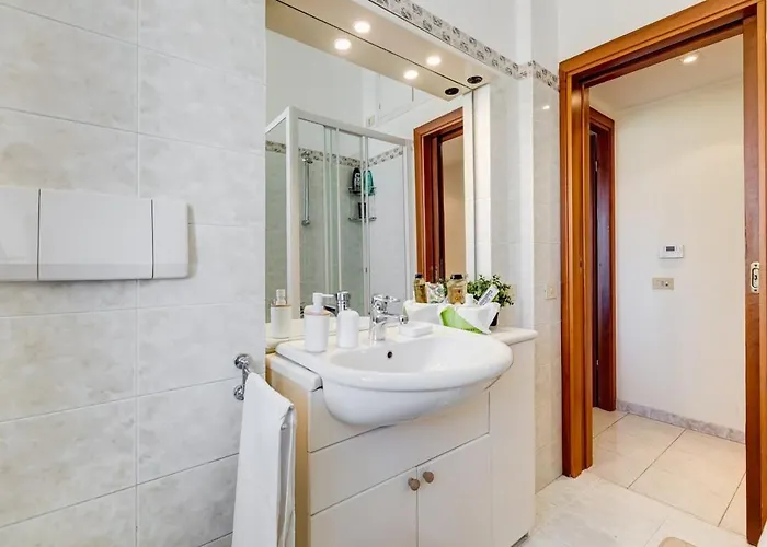 Karolina's Home, 2-bdr At Vatican * Рим