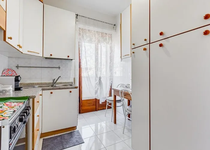 Karolina's Home, 2-bdr At Vatican Апартаменты *