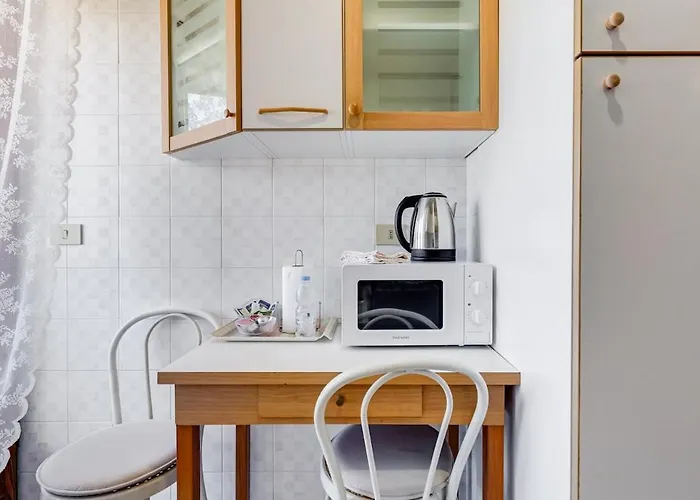 Karolina's Home, 2-bdr At Vatican Рим